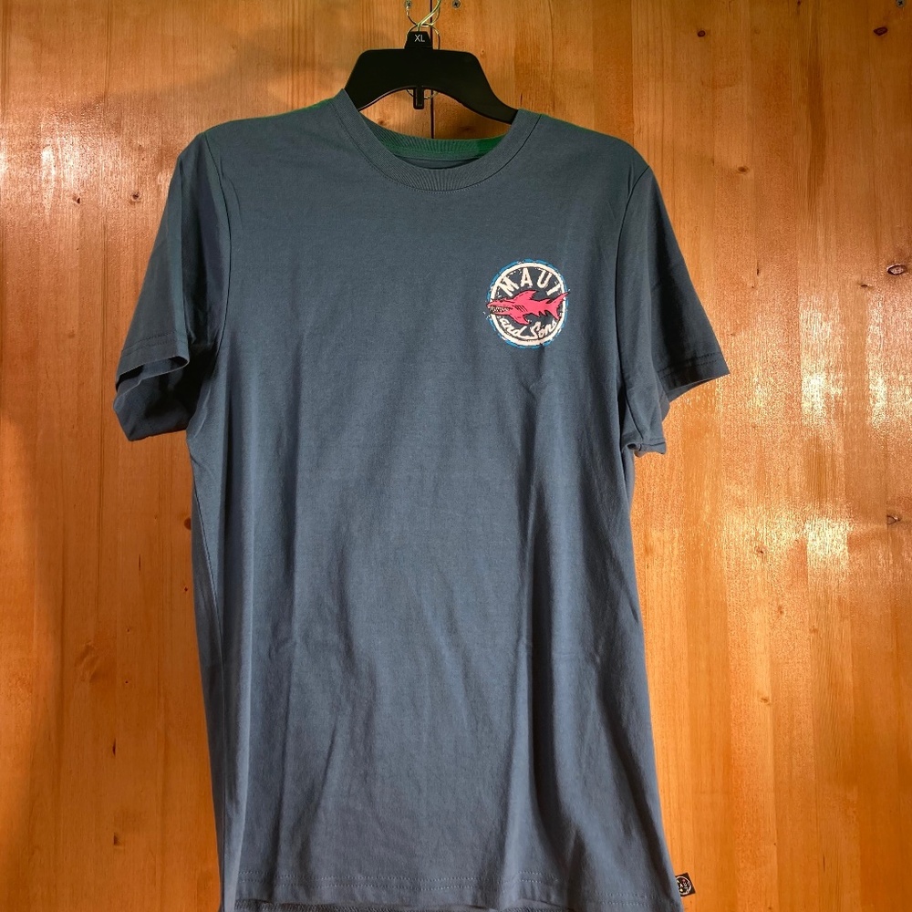 MAUI & SONS Medium M Med MD Shark Logo Mens T-shirt Tee Shirt Blue
